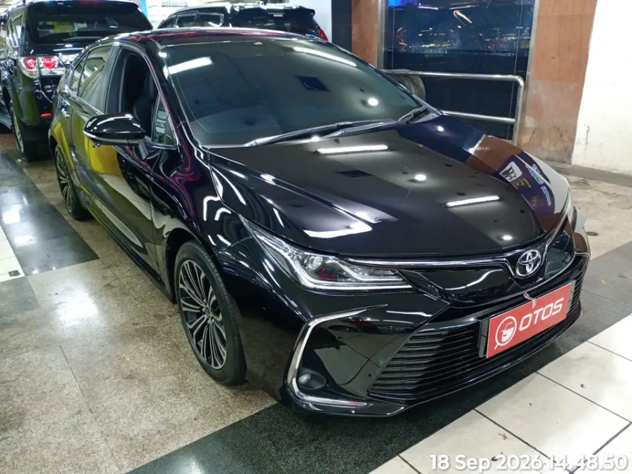 Foto Mobil Bekas Kanan Depan Toyota Corolla Altis 1.8 V tahun 2022