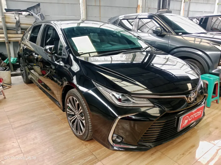 Foto Mobil Bekas Kanan Depan Toyota Corolla Altis 1.8 V tahun 2022