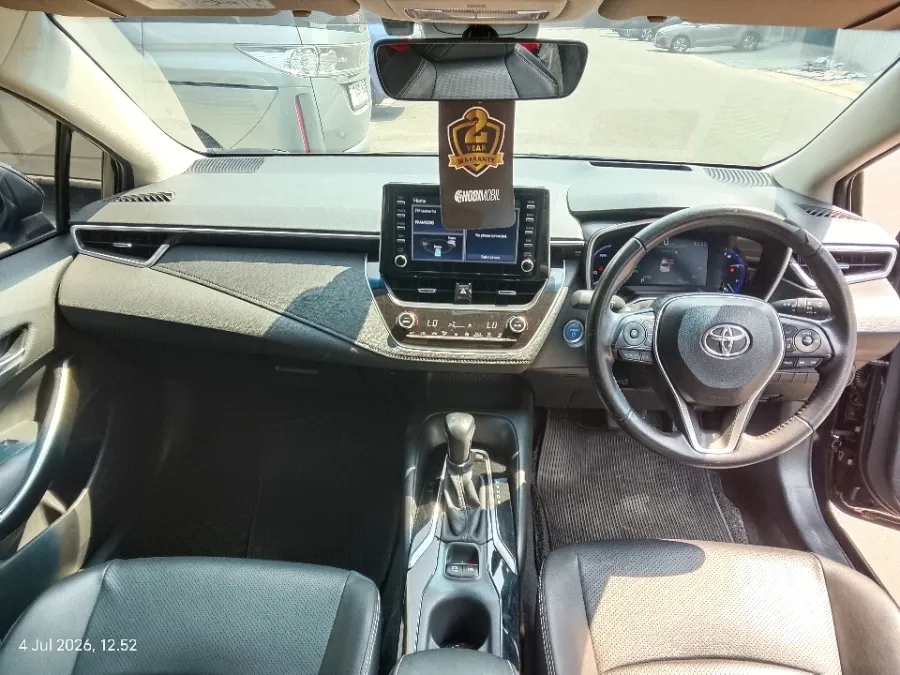 Foto Mobil Bekas Dashboard Toyota Corolla Altis HEV 1.8 HEV tahun 2020