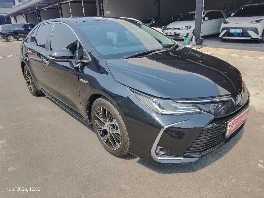 Foto Mobil Bekas Kanan Depan Toyota Corolla Altis HEV 1.8 HEV tahun 2020