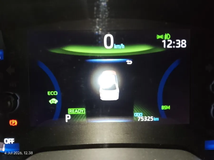 Foto Mobil Bekas Odometer Toyota Corolla Altis HEV 1.8 HEV tahun 2020
