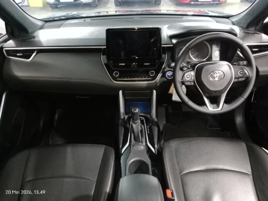 Foto Mobil Bekas Dashboard Toyota Corolla Cross 1.8 Hybrid tahun 2020
