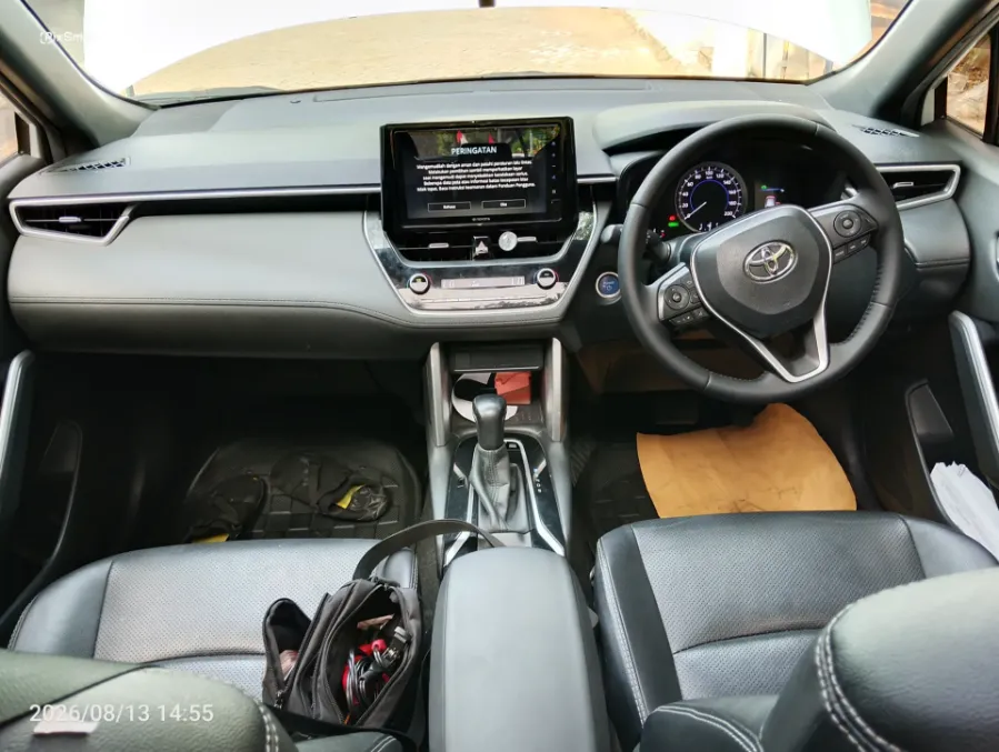 Foto Mobil Bekas Dashboard Toyota Corolla Cross 1.8 Hybrid tahun 2020