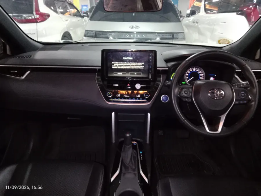 Foto Mobil Bekas Dashboard Toyota Corolla Cross 1.8 Hybrid tahun 2020