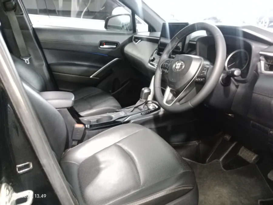 Foto Mobil Bekas Kabin Depan Toyota Corolla Cross 1.8 Hybrid tahun 2020