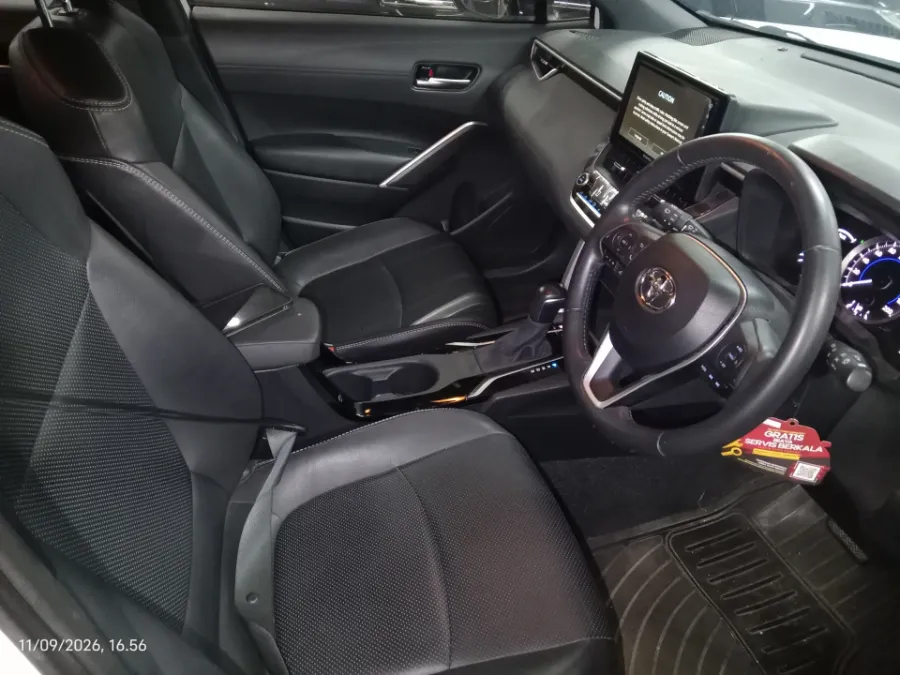 Foto Mobil Bekas Kabin Depan Toyota Corolla Cross 1.8 Hybrid tahun 2020
