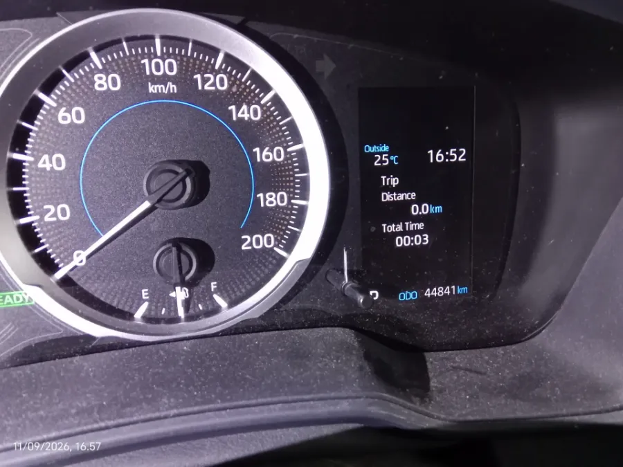 Foto Mobil Bekas Odometer Toyota Corolla Cross 1.8 Hybrid tahun 2020