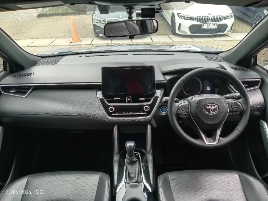 Foto Mobil Bekas Dashboard Toyota Corolla Cross 1.8 Hybrid tahun 2021