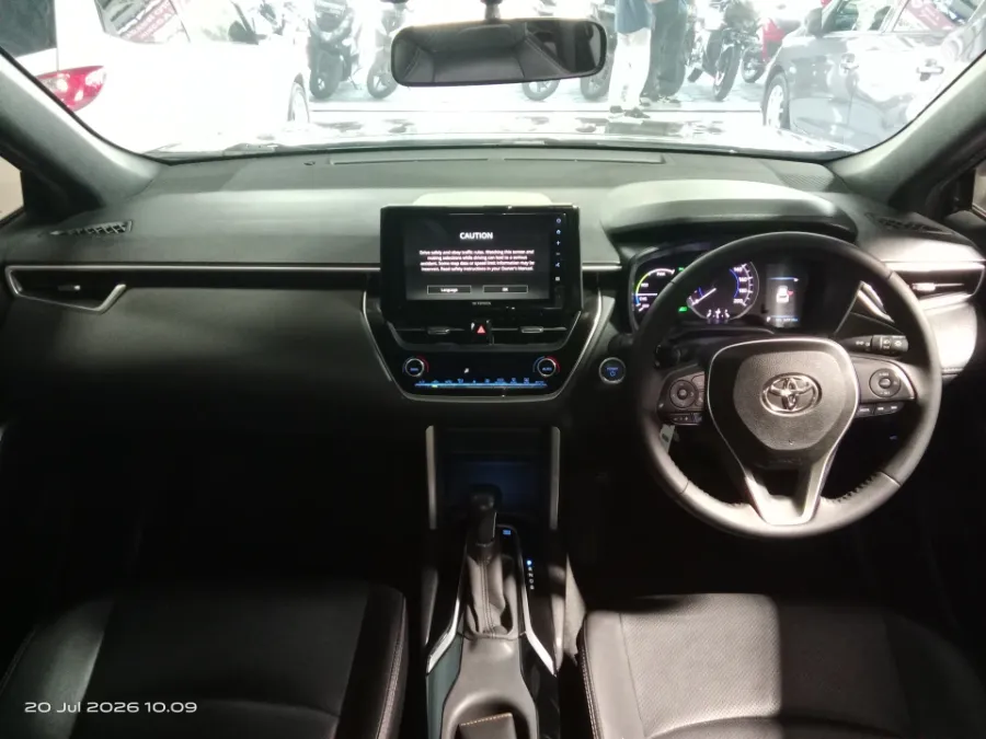 Foto Mobil Bekas Dashboard Toyota Corolla Cross 1.8 Hybrid tahun 2021