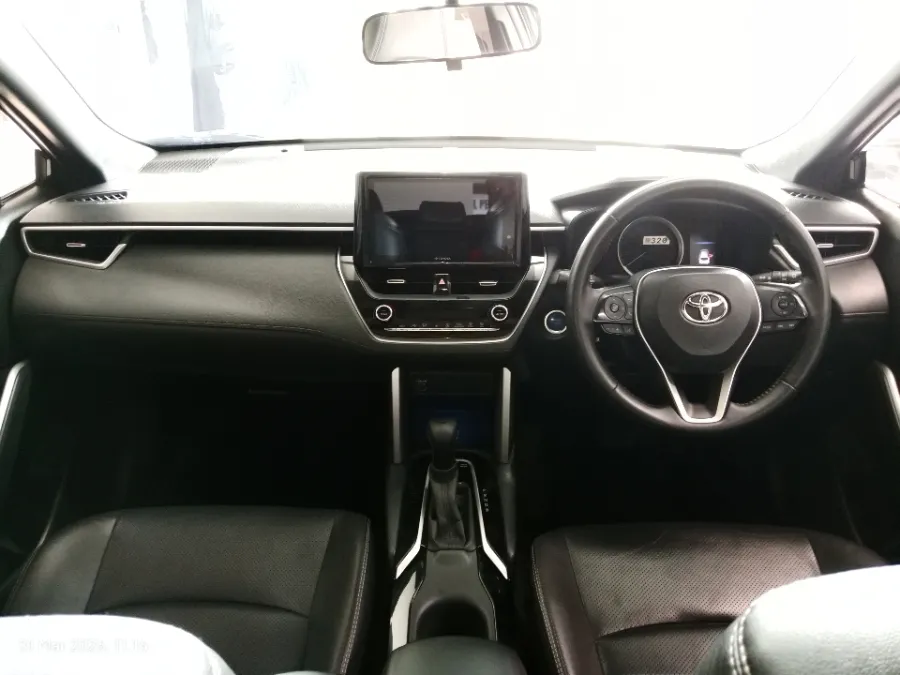 Foto Mobil Bekas Dashboard Toyota Corolla Cross 1.8 Hybrid tahun 2021