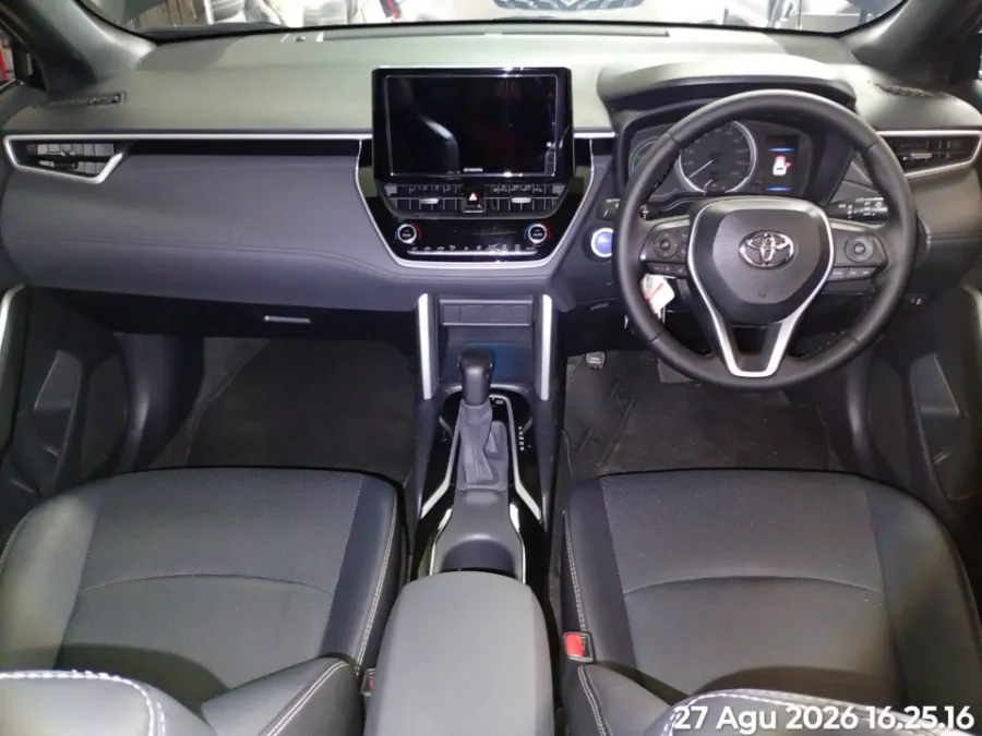 Foto Mobil Bekas Dashboard Toyota Corolla Cross 1.8 Hybrid tahun 2021