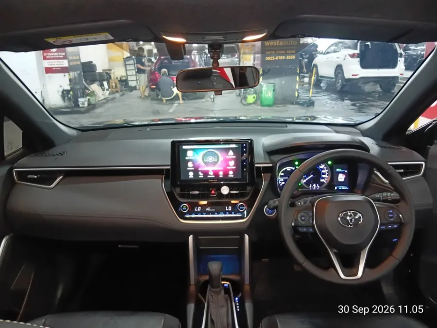 Foto Mobil Bekas Dashboard Toyota Corolla Cross 1.8 Hybrid tahun 2021
