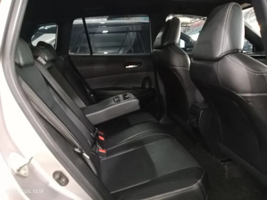 Foto Mobil Bekas Kabin Belakang Toyota Corolla Cross 1.8 Hybrid tahun 2021