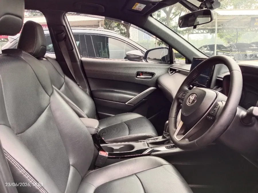 Foto Mobil Bekas Kabin Depan Toyota Corolla Cross 1.8 Hybrid tahun 2021