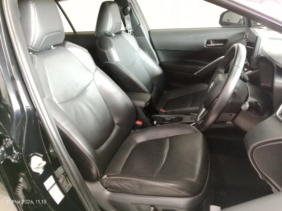 Foto Mobil Bekas Kabin Depan Toyota Corolla Cross 1.8 Hybrid tahun 2021