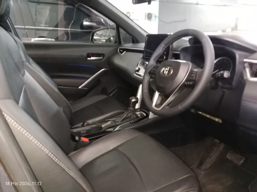 Foto Mobil Bekas Kabin Depan Toyota Corolla Cross 1.8 Hybrid tahun 2021