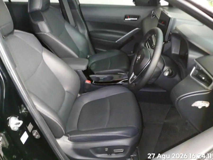 Foto Mobil Bekas Kabin Depan Toyota Corolla Cross 1.8 Hybrid tahun 2021