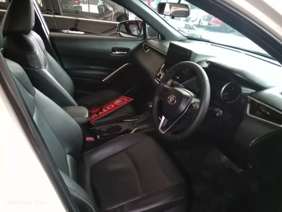 Foto Mobil Bekas Kabin Depan Toyota Corolla Cross 1.8 Hybrid tahun 2021