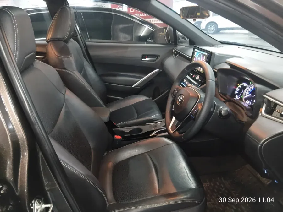 Foto Mobil Bekas Kabin Depan Toyota Corolla Cross 1.8 Hybrid tahun 2021