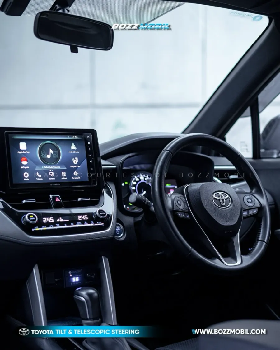 Foto Mobil Bekas Kabin Depan Toyota Corolla Cross 1.8 Hybrid tahun 2021