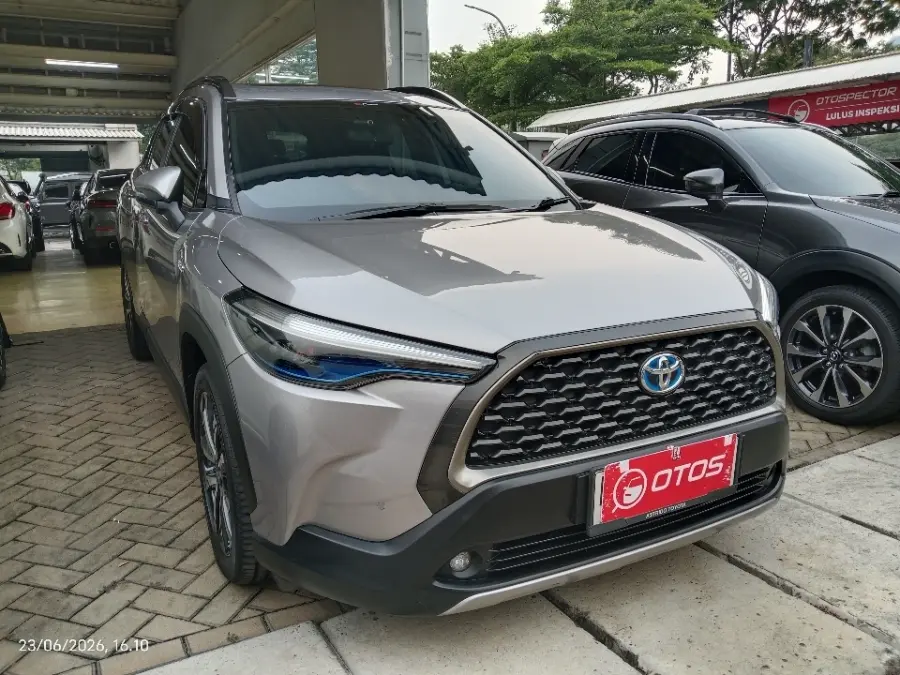 Foto Mobil Bekas Kanan Depan Toyota Corolla Cross 1.8 Hybrid tahun 2021