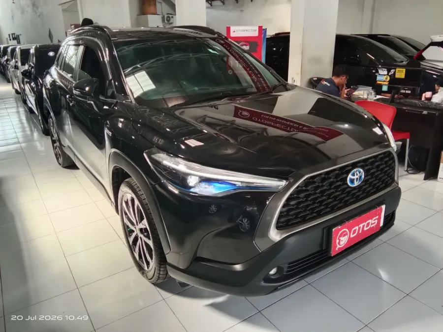 Foto Mobil Bekas Kanan Depan Toyota Corolla Cross 1.8 Hybrid tahun 2021