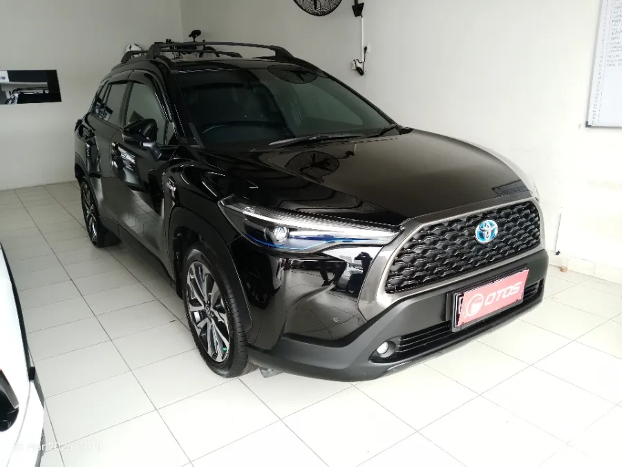 Foto Mobil Bekas Kanan Depan Toyota Corolla Cross 1.8 Hybrid tahun 2021