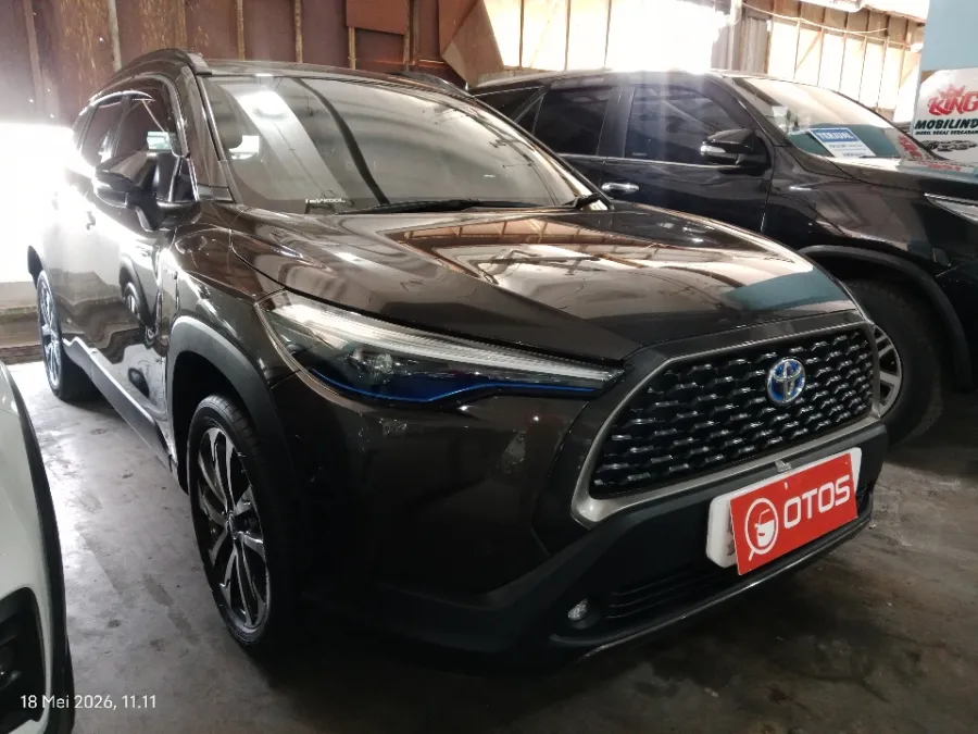 Foto Mobil Bekas Kanan Depan Toyota Corolla Cross 1.8 Hybrid tahun 2021