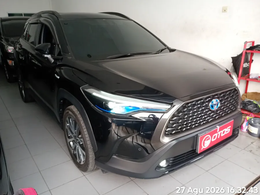 Foto Mobil Bekas Kanan Depan Toyota Corolla Cross 1.8 Hybrid tahun 2021