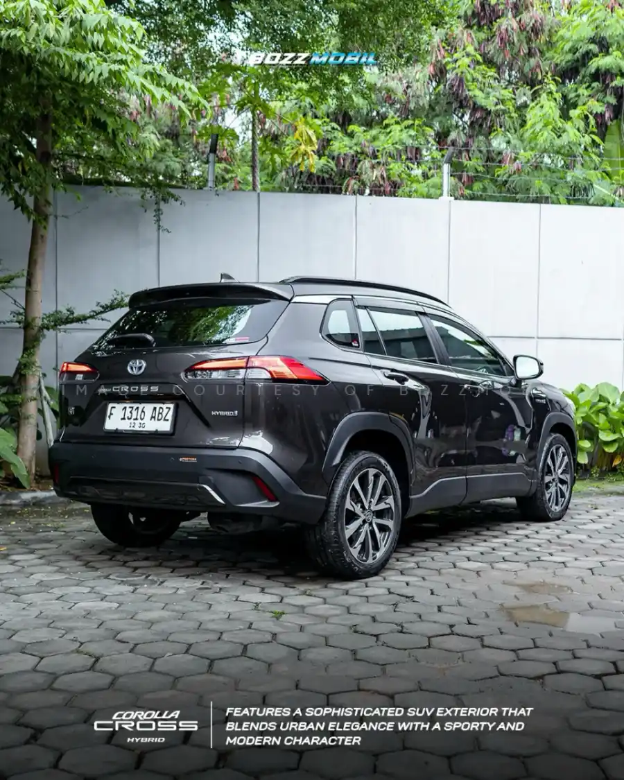 Foto Mobil Bekas Kiri Belakang Toyota Corolla Cross 1.8 Hybrid tahun 2021