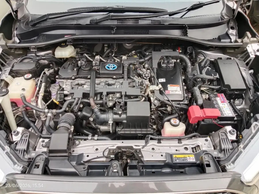 Foto Mobil Bekas Mesin Toyota Corolla Cross 1.8 Hybrid tahun 2021