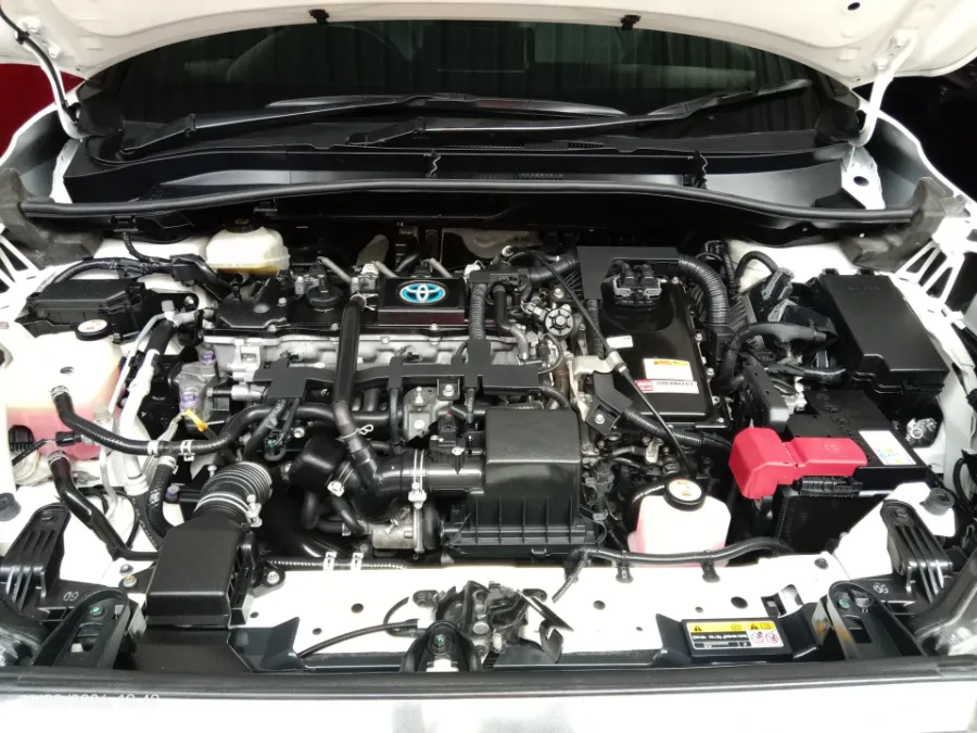 Foto Mobil Bekas Mesin Toyota Corolla Cross 1.8 Hybrid tahun 2021