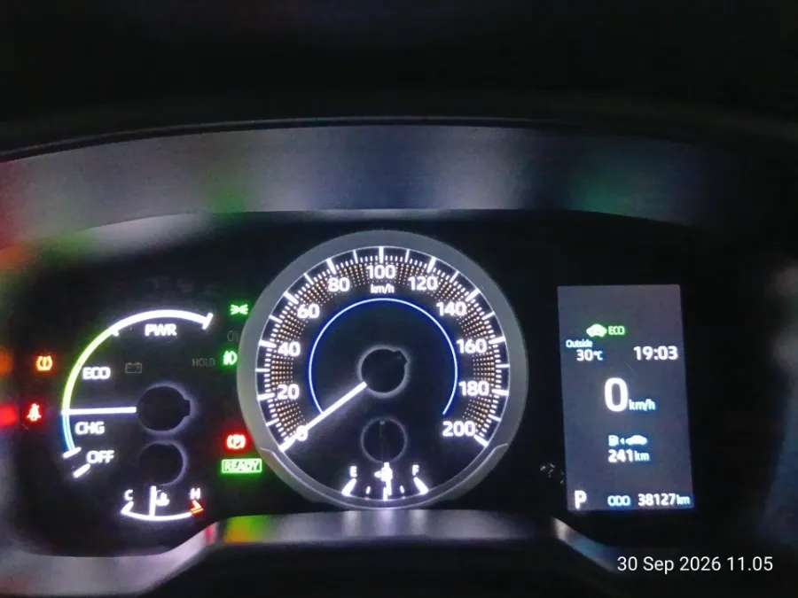 Foto Mobil Bekas Odometer Toyota Corolla Cross 1.8 Hybrid tahun 2021