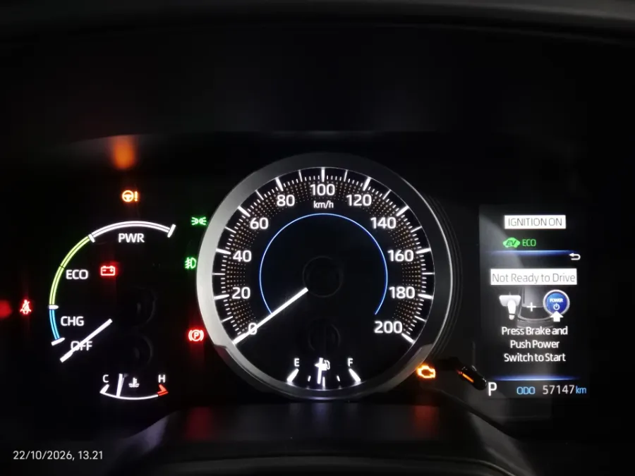 Foto Mobil Bekas Odometer Toyota Corolla Cross 1.8 Hybrid tahun 2021