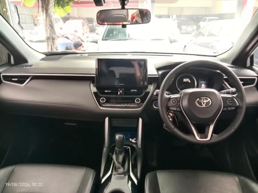 Foto Mobil Bekas Dashboard Toyota Corolla Cross 1.8 Hybrid tahun 2022
