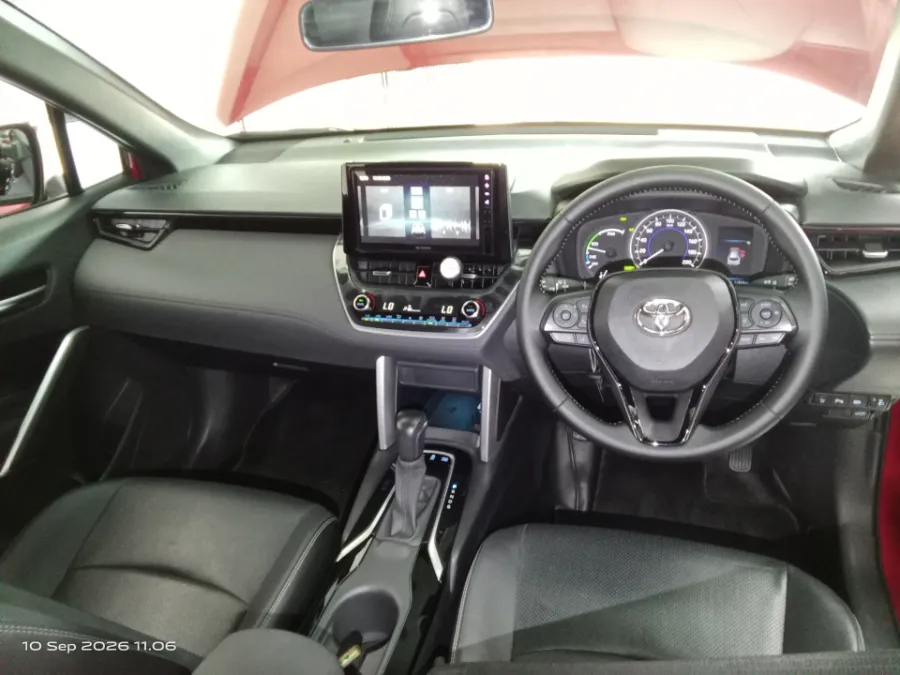 Foto Mobil Bekas Dashboard Toyota Corolla Cross 1.8 Hybrid tahun 2023