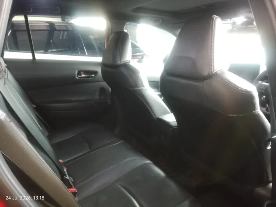 Foto Mobil Bekas Kabin Belakang Toyota Corolla Cross 1.8 Hybrid tahun 2023