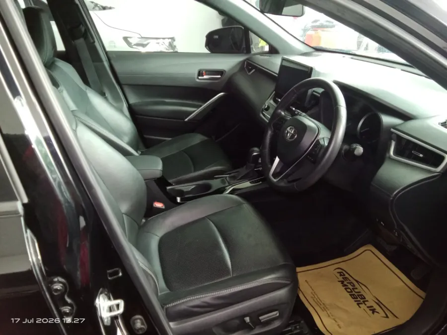 Foto Mobil Bekas Kabin Depan Toyota Corolla Cross 1.8 Hybrid tahun 2023
