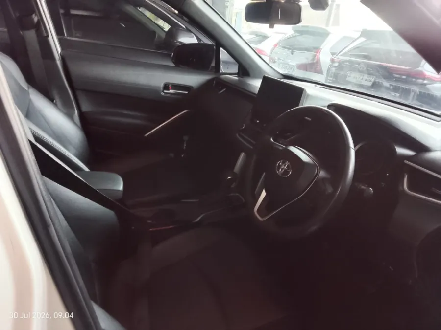 Foto Mobil Bekas Kabin Depan Toyota Corolla Cross 1.8 Hybrid tahun 2023