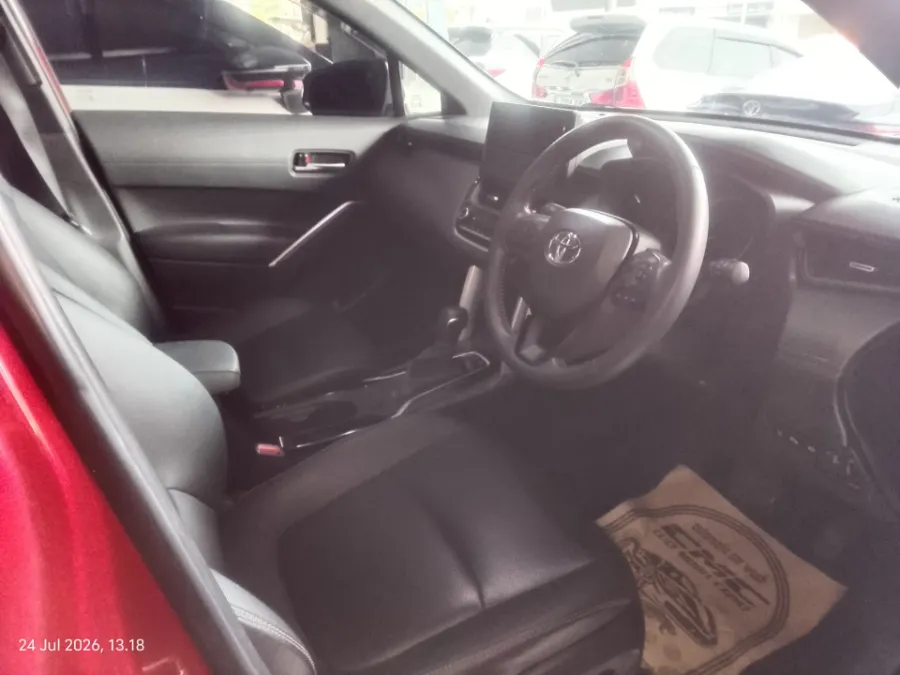 Foto Mobil Bekas Kabin Depan Toyota Corolla Cross 1.8 Hybrid tahun 2023