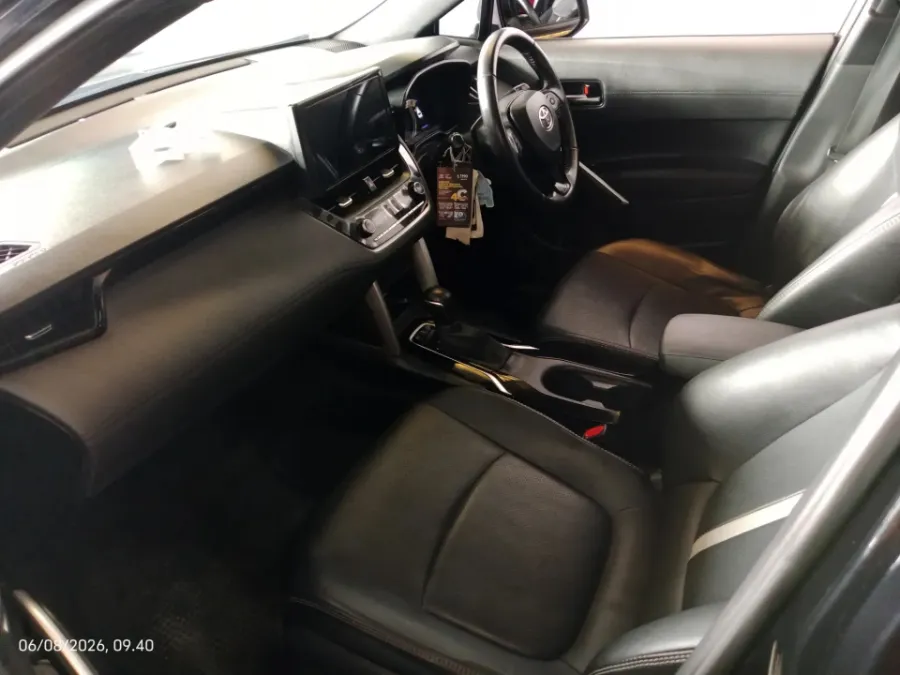 Foto Mobil Bekas Kabin Depan Toyota Corolla Cross 1.8 Hybrid tahun 2023