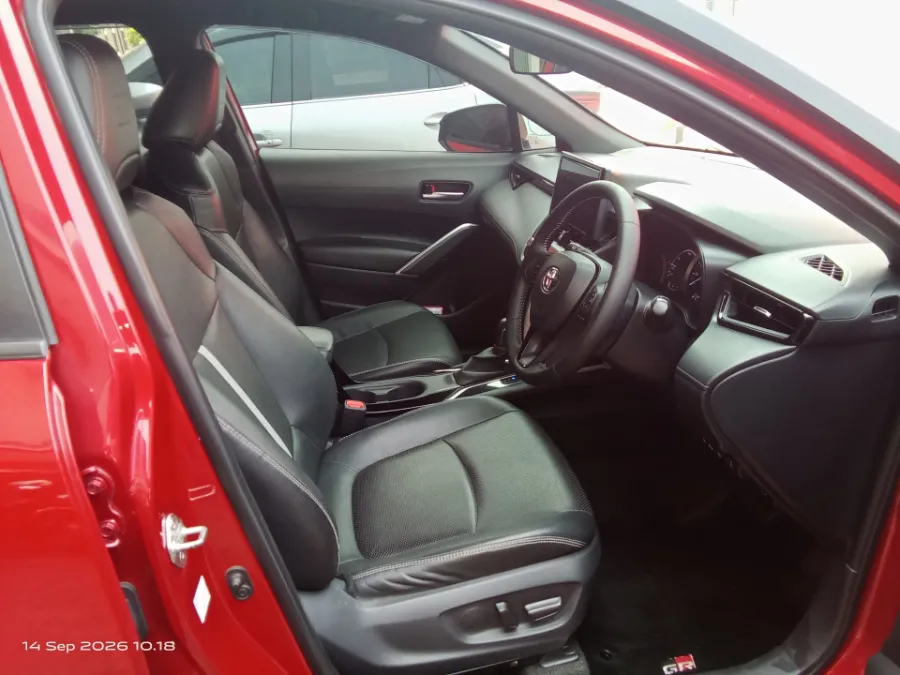 Foto Mobil Bekas Kabin Depan Toyota Corolla Cross 1.8 Hybrid tahun 2023