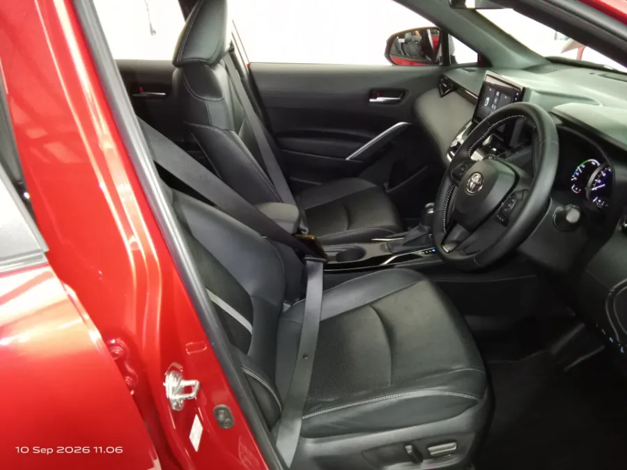 Foto Mobil Bekas Kabin Depan Toyota Corolla Cross 1.8 Hybrid tahun 2023