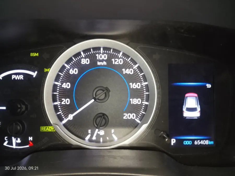 Foto Mobil Bekas Odometer Toyota Corolla Cross 1.8 Hybrid tahun 2023