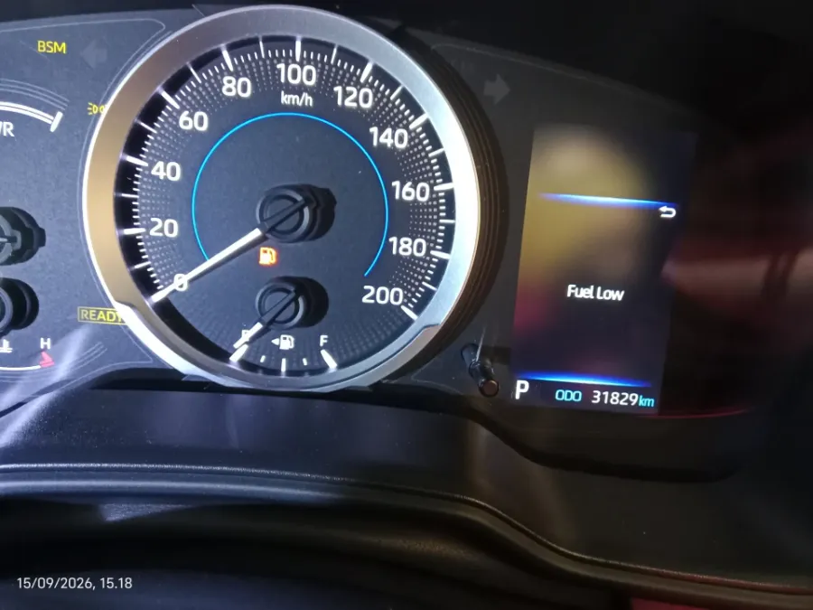 Foto Mobil Bekas Odometer Toyota Corolla Cross 1.8 Hybrid tahun 2023