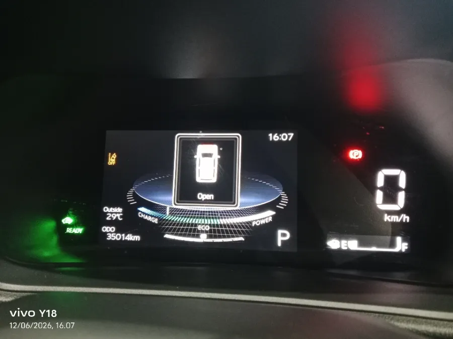 Foto Mobil Bekas Odometer Toyota Corolla Cross 1.8 Hybrid tahun 2024