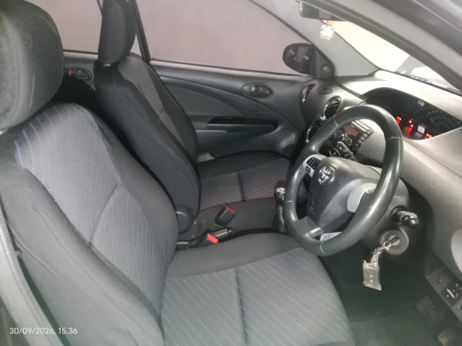 Foto Mobil Bekas Kabin Depan Toyota Etios 1.2 G tahun 2016