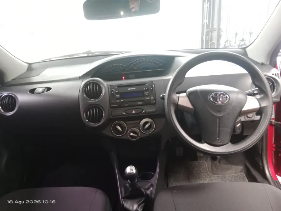 Foto Mobil Bekas Dashboard Toyota Etios Valco 1.2 E tahun 2016