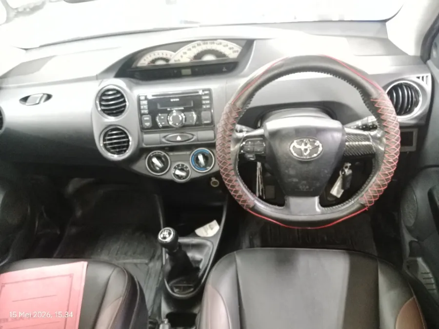 Foto Mobil Bekas Dashboard Toyota Etios Valco 1.2 G tahun 2014