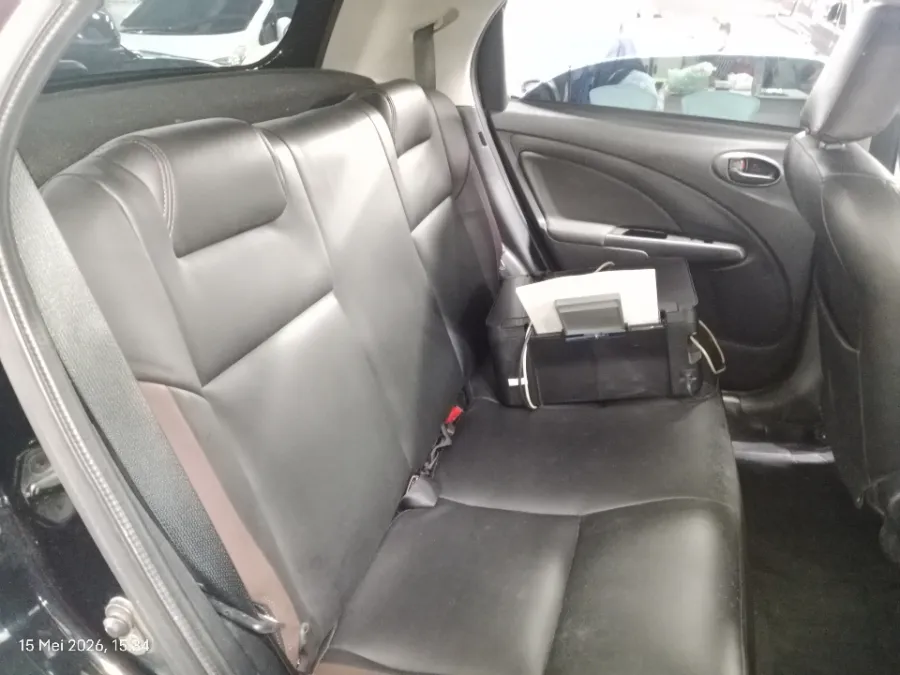 Foto Mobil Bekas Kabin Belakang Toyota Etios Valco 1.2 G tahun 2014